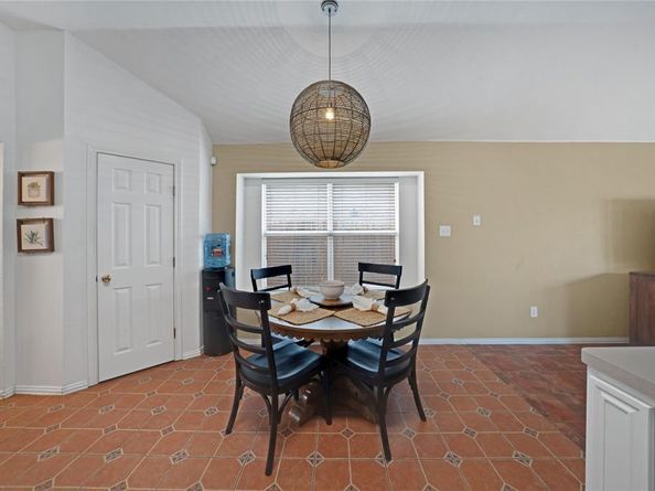 5928  Woodoak Drive , Dallas Texas 75249