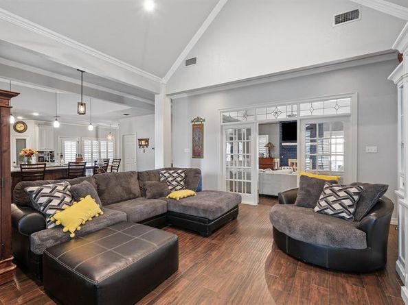 6705  Mt Vernon Court , Arlington Texas 76017