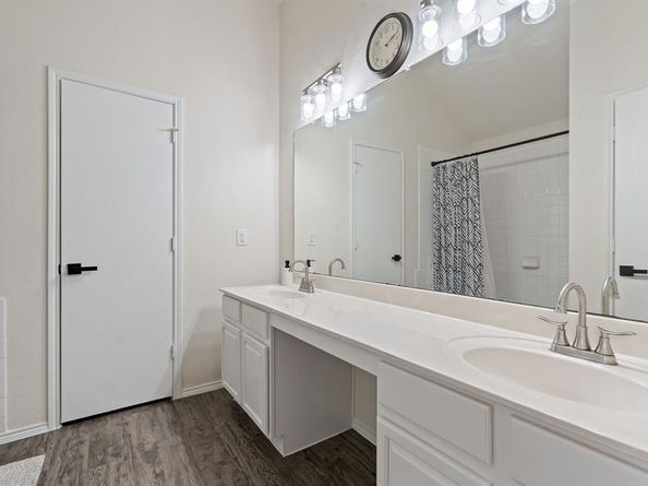 2124  Hickory Ridge Drive , Mesquite Texas 75181