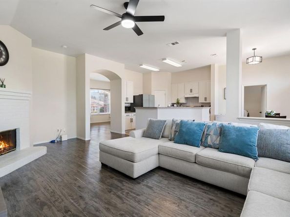 2124  Hickory Ridge Drive , Mesquite Texas 75181