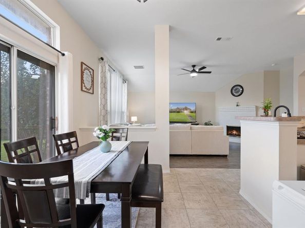 2124  Hickory Ridge Drive , Mesquite Texas 75181