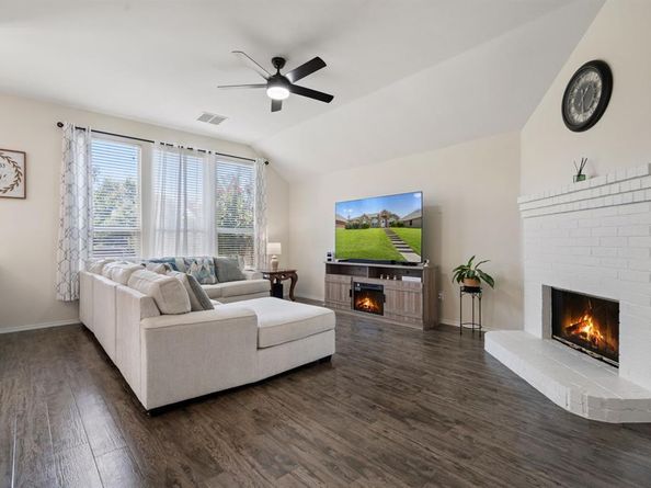 2124  Hickory Ridge Drive , Mesquite Texas 75181