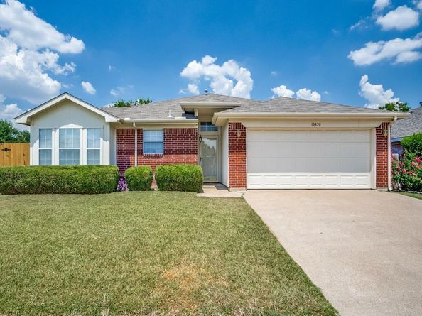 10820  Edgewater Drive , Benbrook Texas 76126