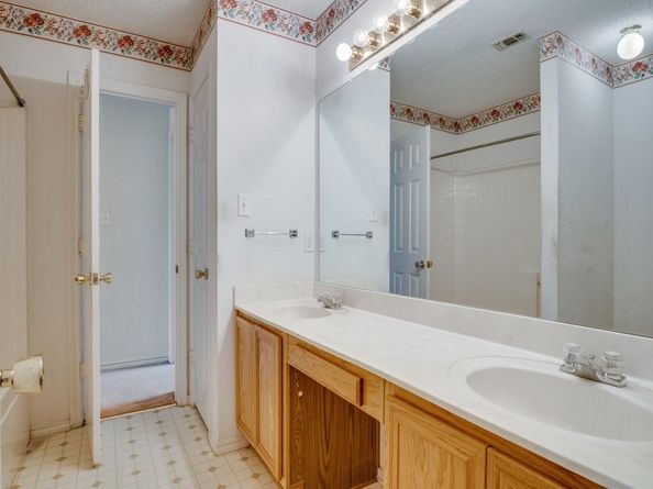 10820  Edgewater Drive , Benbrook Texas 76126