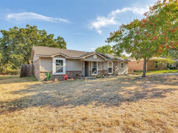 516  Lake Crest Parkway , Azle Texas 76020