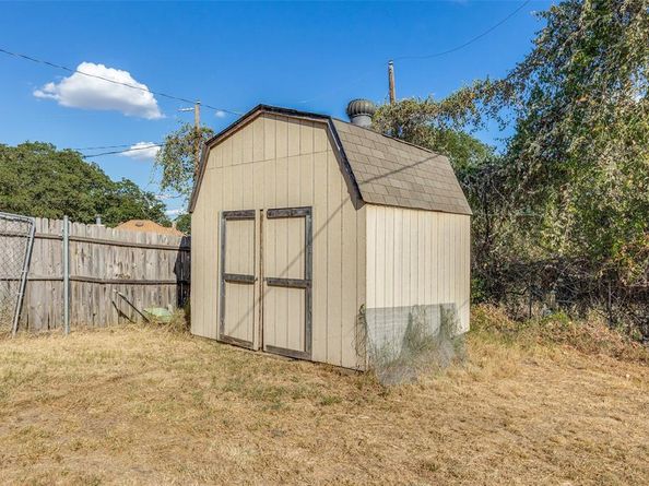 516  Lake Crest Parkway , Azle Texas 76020