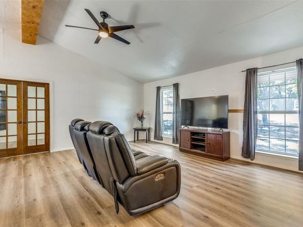 516  Lake Crest Parkway , Azle Texas 76020