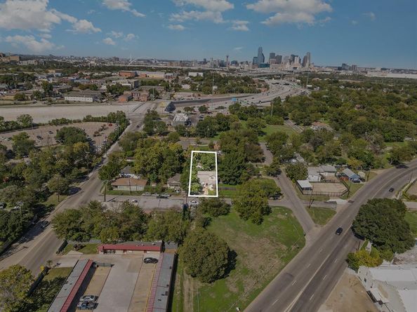 815  Viola Street , Dallas Texas 75203