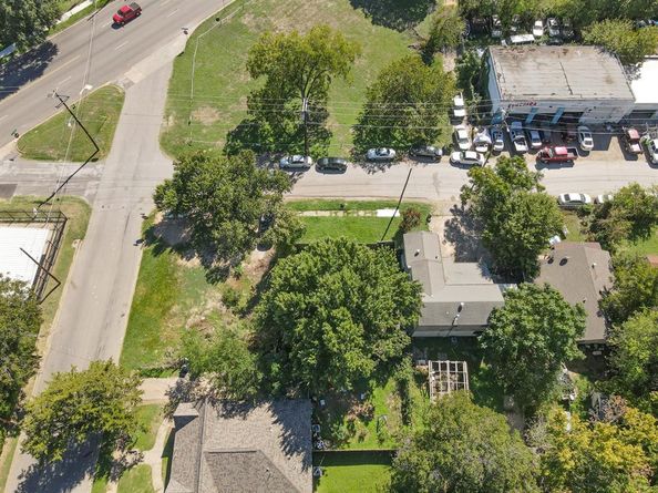 815  Viola Street , Dallas Texas 75203
