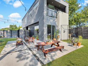 2837  College Avenue , Fort Worth Texas 76110