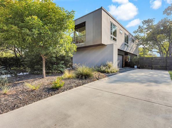 2837  College Avenue , Fort Worth Texas 76110