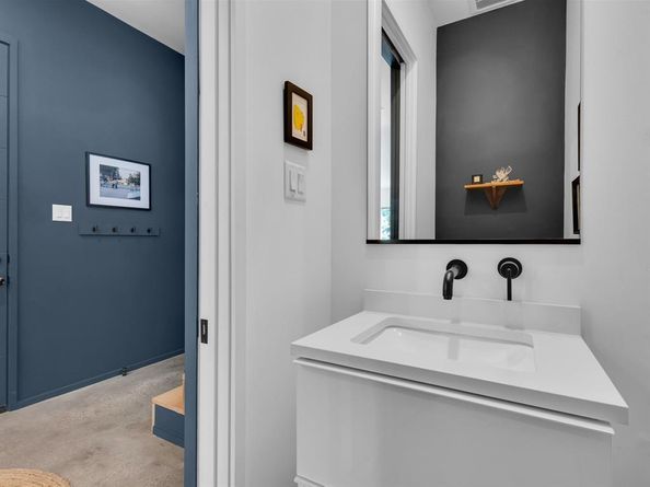 2837  College Avenue , Fort Worth Texas 76110