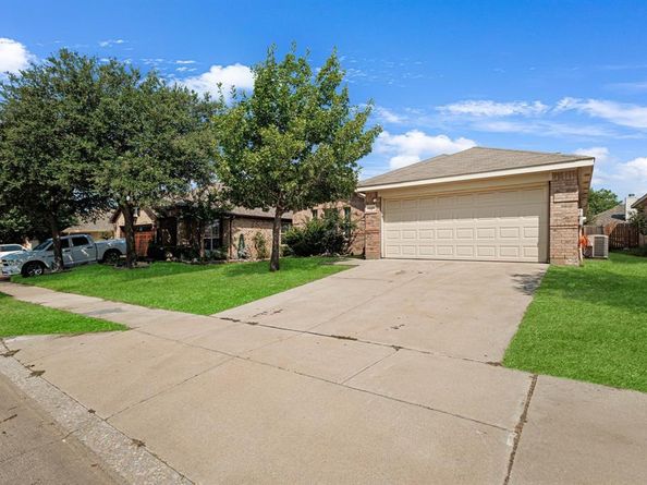 1225  Mountain Air Trail , Fort Worth Texas 76131