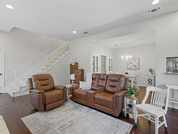5843  Lake Point Drive , Arlington Texas 76016