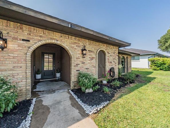 1946  Chesham Drive , Carrollton Texas 75007