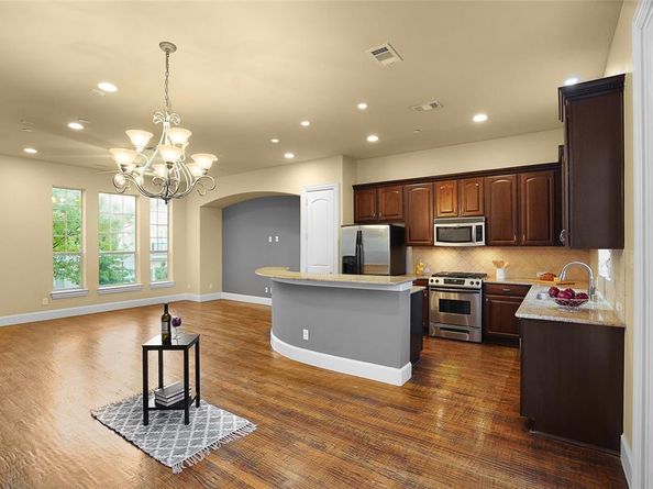 6748  Plaza Viaduct , Irving Texas 75039