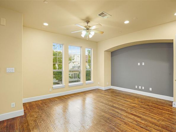 6748  Plaza Viaduct , Irving Texas 75039