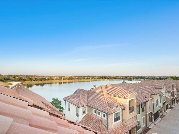 6748  Plaza Viaduct , Irving Texas 75039