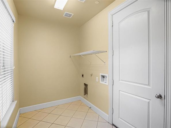 6748  Plaza Viaduct , Irving Texas 75039