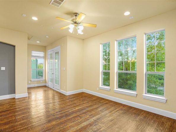6748  Plaza Viaduct , Irving Texas 75039
