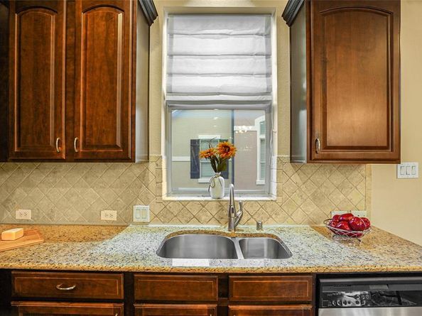 6748  Plaza Viaduct , Irving Texas 75039