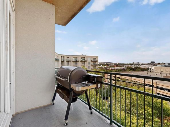 5055  Addison Circle  736, Addison Texas 75001