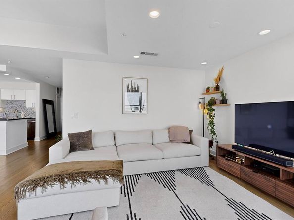 5055  Addison Circle  736, Addison Texas 75001