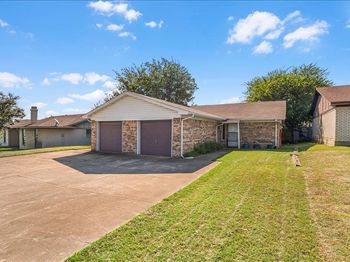 6817-6819 W Cleburne Road  