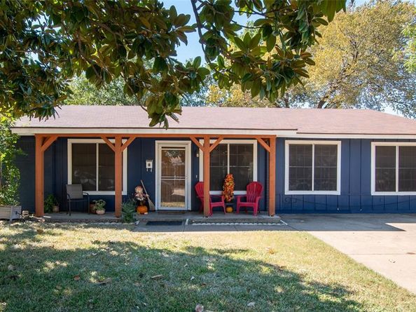 704  Clover Park Drive , Arlington Texas 76013