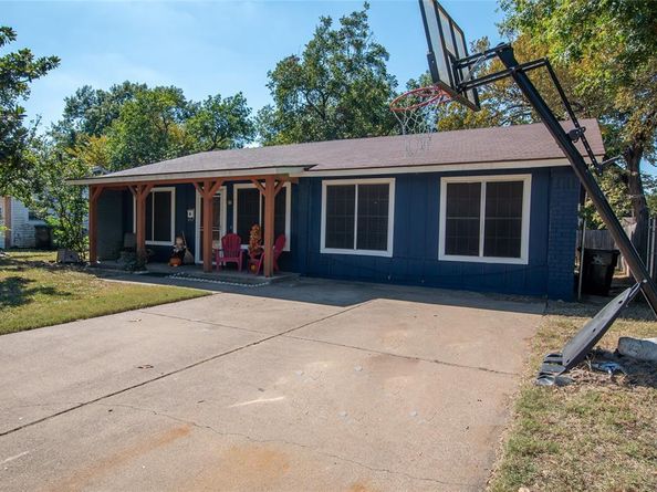 704  Clover Park Drive , Arlington Texas 76013