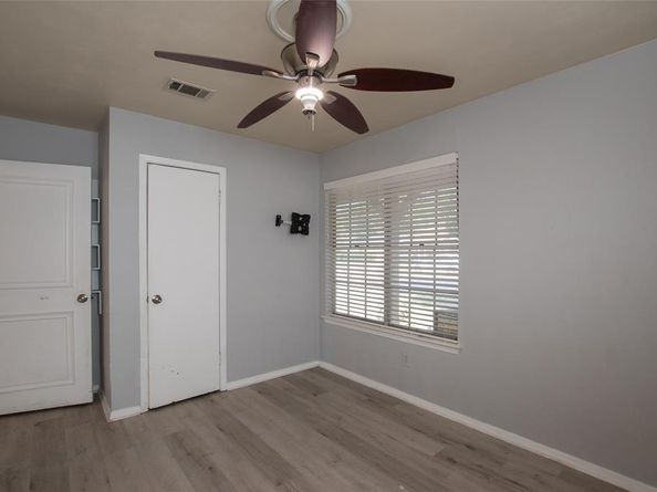 704  Clover Park Drive , Arlington Texas 76013