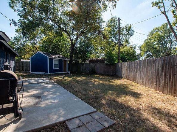 704  Clover Park Drive , Arlington Texas 76013