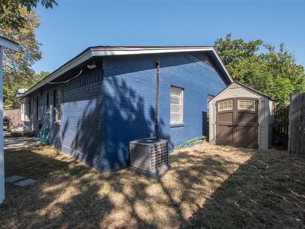 704  Clover Park Drive , Arlington Texas 76013