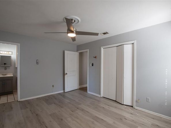 704  Clover Park Drive , Arlington Texas 76013