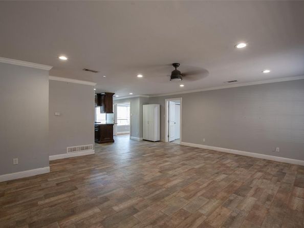 704  Clover Park Drive , Arlington Texas 76013