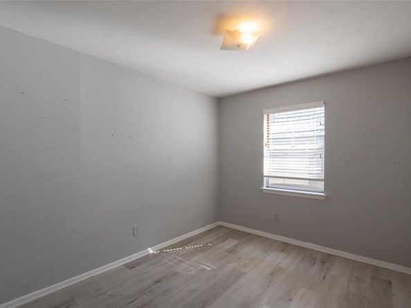 704  Clover Park Drive , Arlington Texas 76013