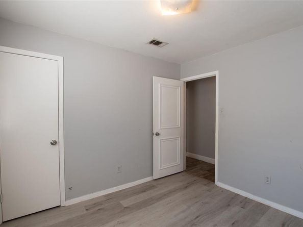 704  Clover Park Drive , Arlington Texas 76013