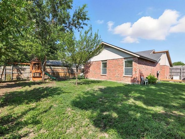 1404  Thackery Drive , Arlington Texas 76018