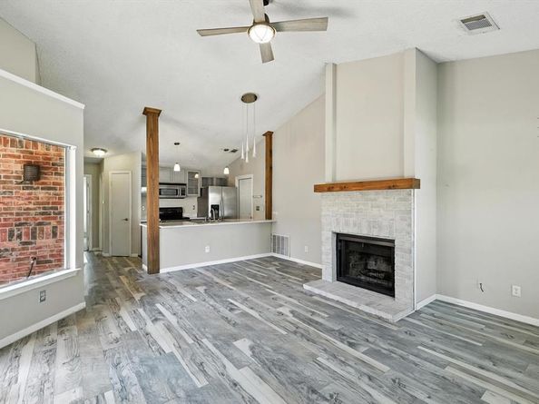 1404  Thackery Drive , Arlington Texas 76018
