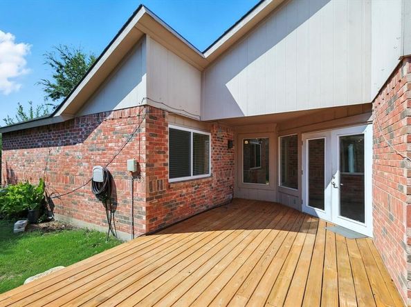 1404  Thackery Drive , Arlington Texas 76018