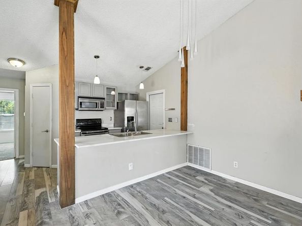 1404  Thackery Drive , Arlington Texas 76018