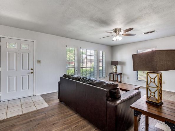 5401  Whisper Glen Drive , Arlington Texas 76017