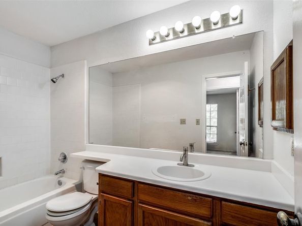 5401  Whisper Glen Drive , Arlington Texas 76017