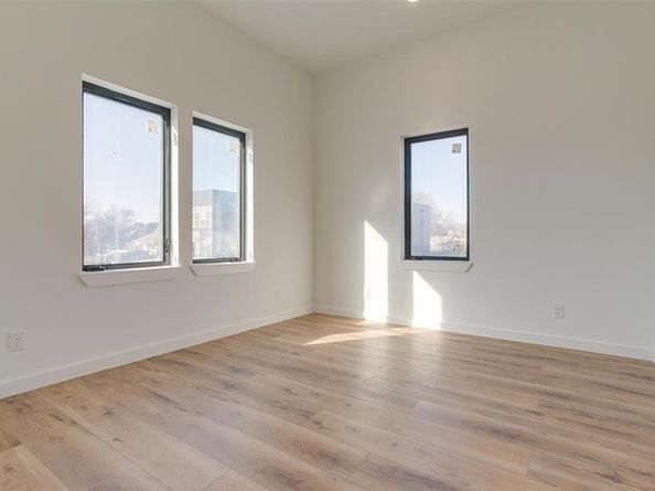 445 W Morphy Street , Fort Worth Texas 76104