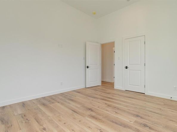 445 W Morphy Street , Fort Worth Texas 76104