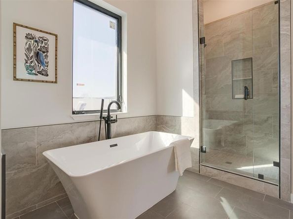 445 W Morphy Street , Fort Worth Texas 76104