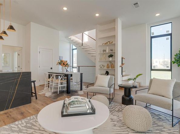 445 W Morphy Street , Fort Worth Texas 76104