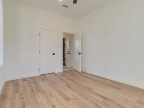 445 W Morphy Street , Fort Worth Texas 76104