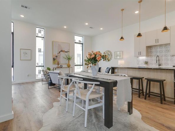445 W Morphy Street , Fort Worth Texas 76104