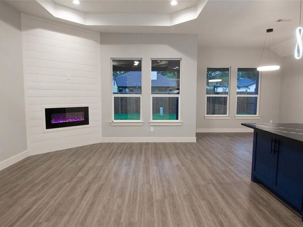 1745  Avenue C  , Grand Prairie Texas 75051